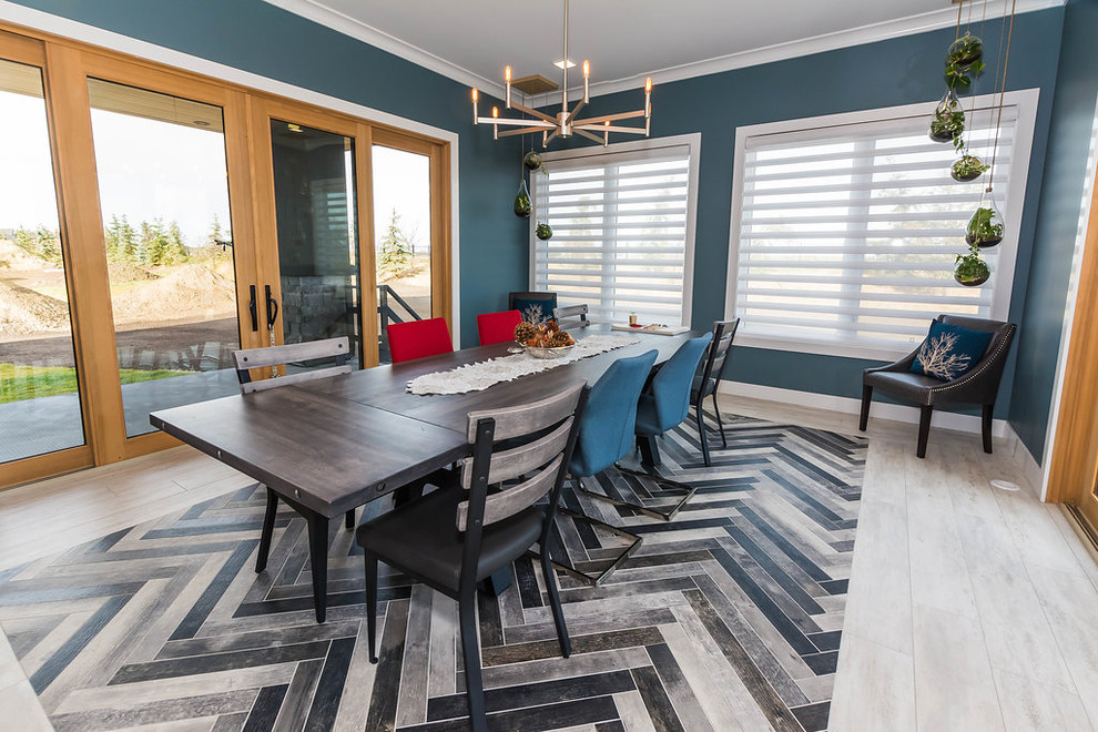 Источник вдохновения для домашнего уюта: большая отдельная столовая в стиле модернизм с синими стенами, полом из керамогранита и серым полом