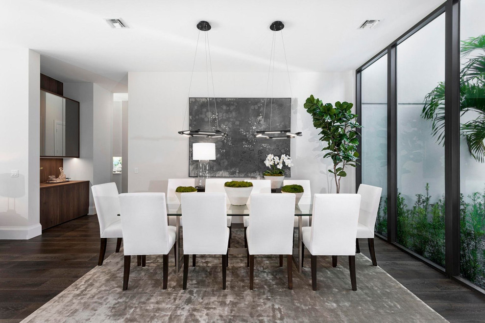 Idee per un'ampia sala da pranzo aperta verso il soggiorno contemporanea con pareti bianche e pavimento marrone