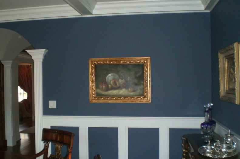 Inspiration for a timeless great room remodel in New York with blue walls and no fireplace