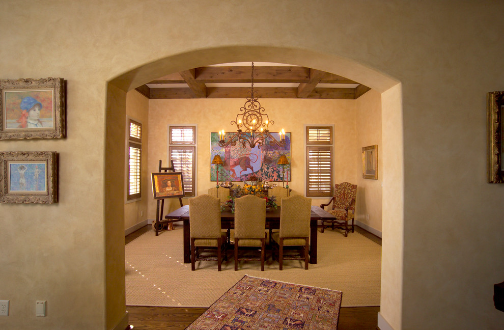 Dining room - traditional dining room idea in Charleston