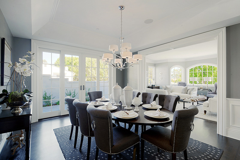 Design ideas for a classic dining room in Los Angeles.