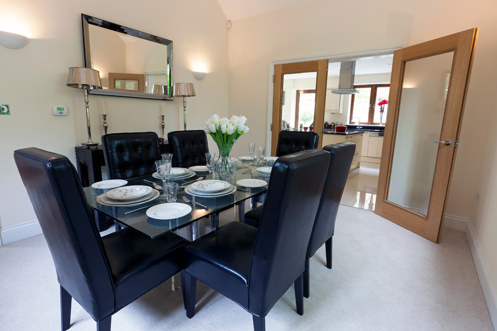 This is an example of a traditional dining room in Essex.