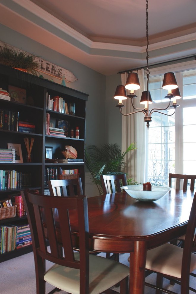 Dining room - traditional dining room idea in Seattle