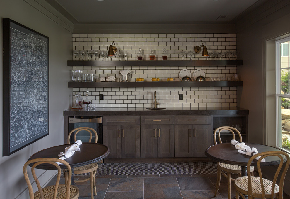 Inspiration för klassiska matplatser, med grå väggar
