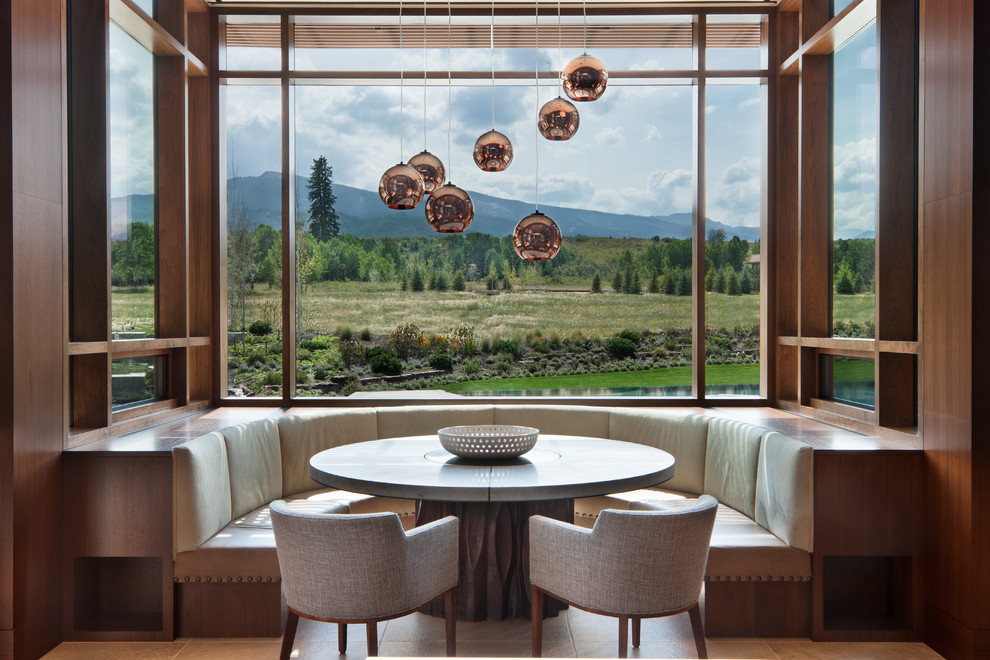 Geräumige Moderne Wohnküche mit Porzellan-Bodenfliesen und beigem Boden in Denver