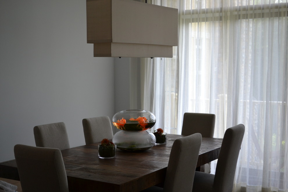 Inspiration for a transitional dining room remodel in Montreal
