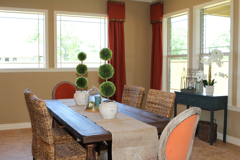 Inspiration for a timeless dining room remodel in Houston