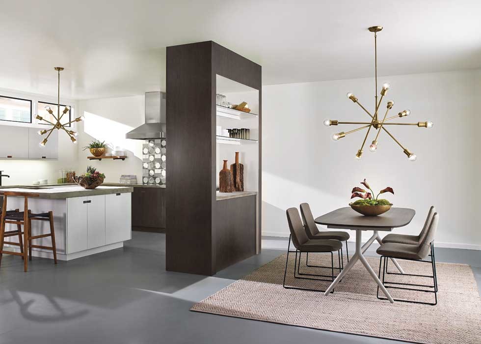 Ispirazione per una sala da pranzo aperta verso la cucina classica di medie dimensioni con pareti bianche, pavimento in cemento, nessun camino e pavimento grigio