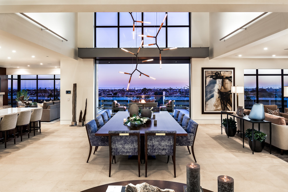 Esempio di una sala da pranzo aperta verso il soggiorno design con pareti beige
