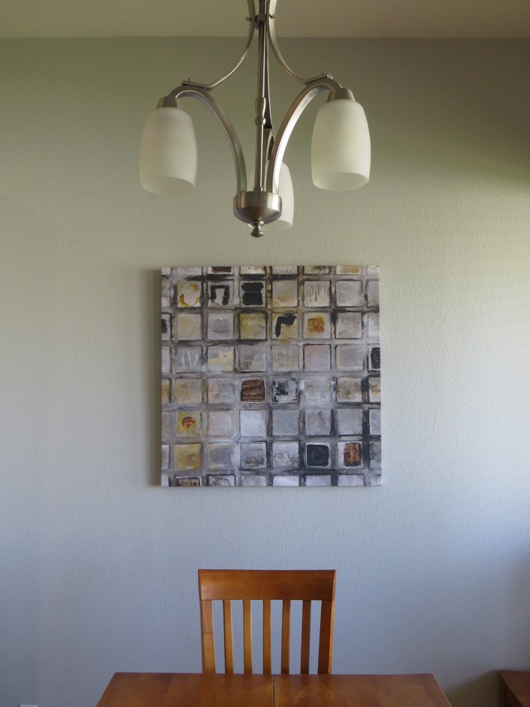 フェニックスにある低価格の小さなトラディショナルスタイルのおしゃれなLDK (グレーの壁、セラミックタイルの床、暖炉なし) の写真