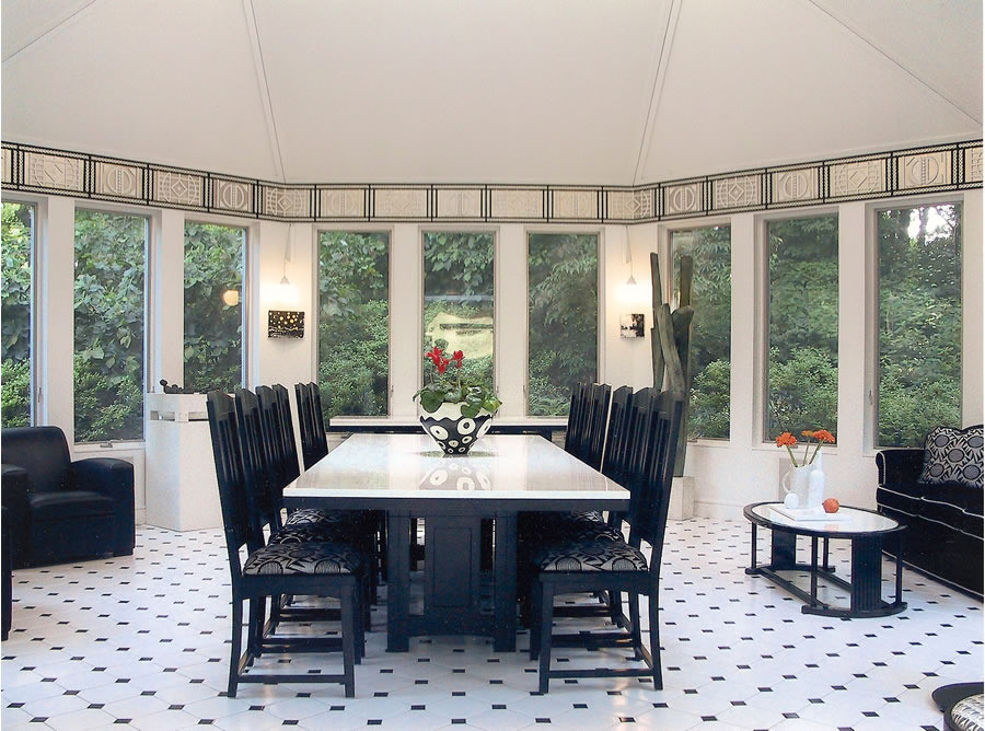 Источник вдохновения для домашнего уюта: большая гостиная-столовая в стиле модернизм с белыми стенами и полом из керамической плитки