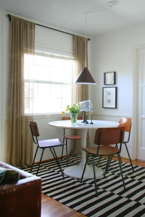 Dining room - contemporary dining room idea in Los Angeles