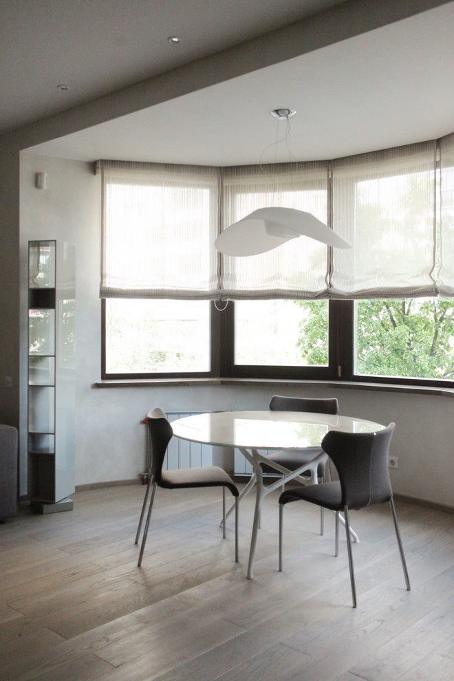 Photo of a contemporary dining room in Yekaterinburg.