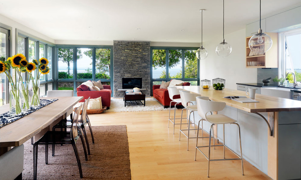 Inspiration for a contemporary dining room in Burlington.