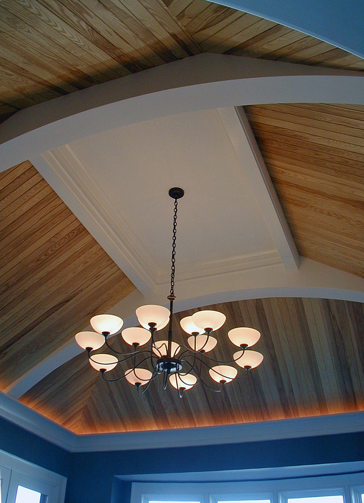 Idee per una grande sala da pranzo stile americano chiusa con pareti blu e pavimento con piastrelle in ceramica
