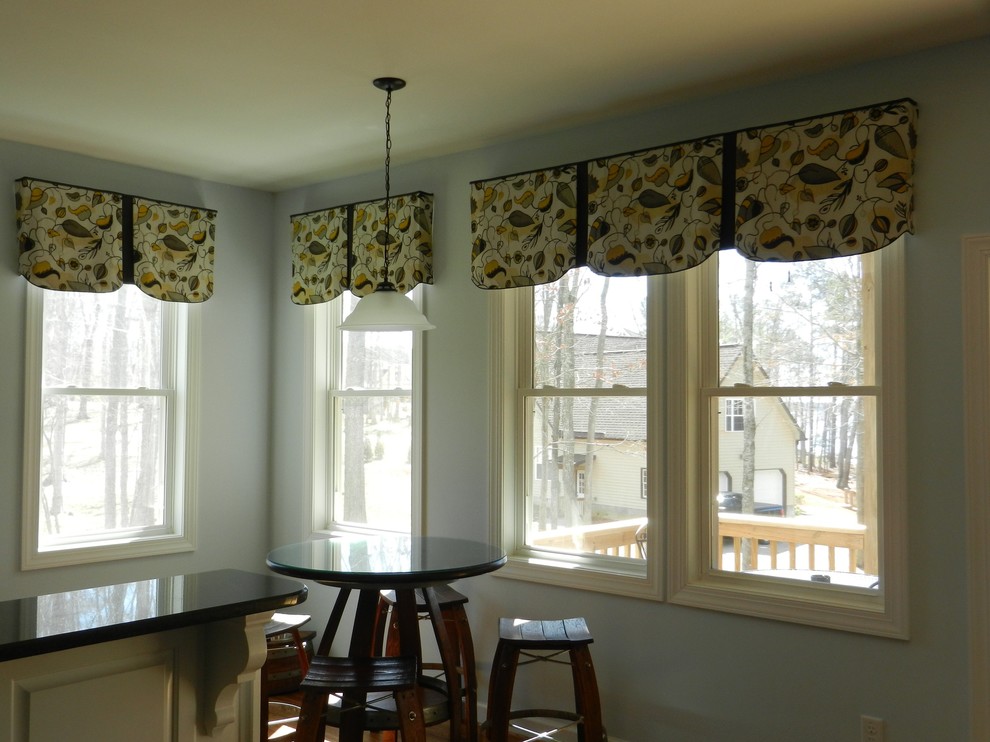This is an example of a classic dining room in Raleigh.