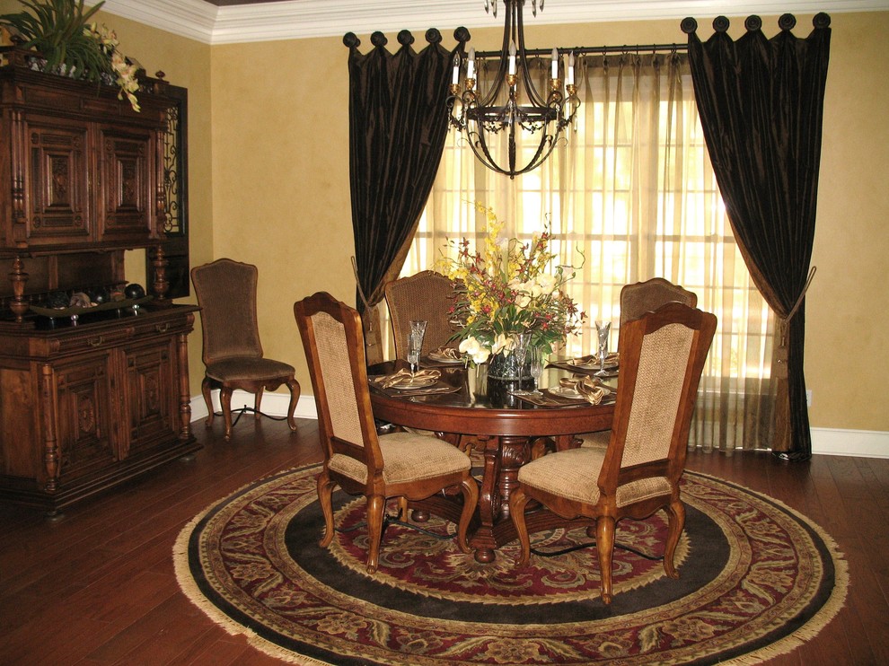 Design ideas for a classic dining room in Houston.