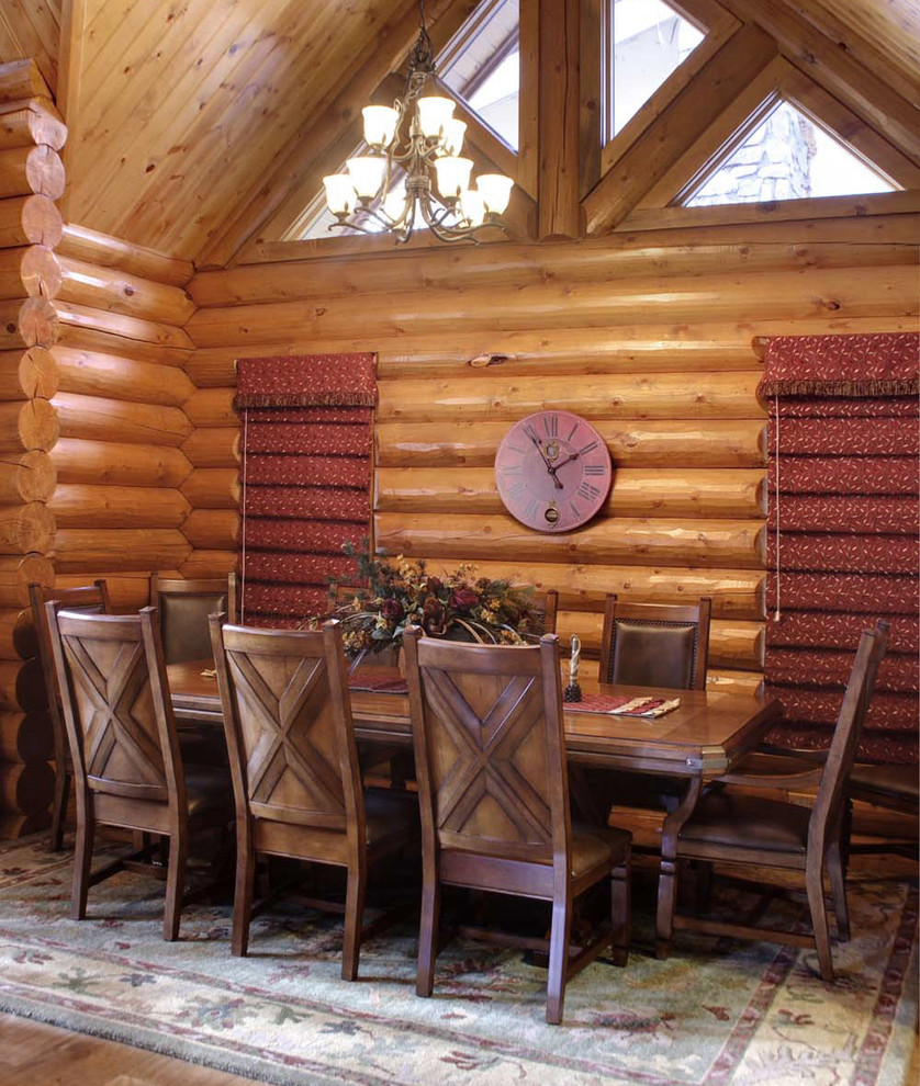Ispirazione per una sala da pranzo aperta verso la cucina stile rurale di medie dimensioni con pavimento in legno massello medio