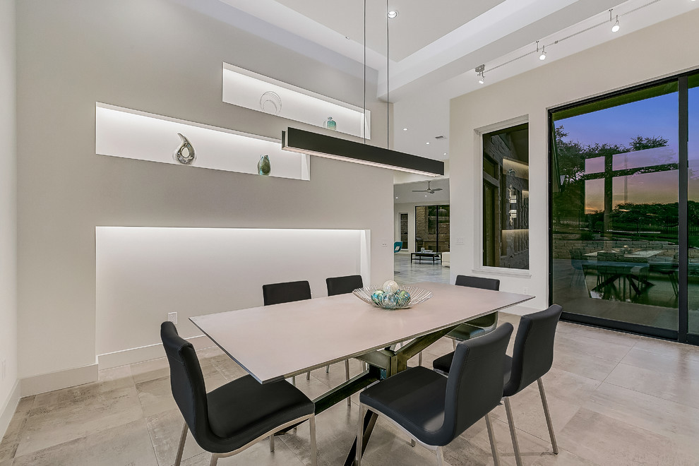 Idee per una grande sala da pranzo aperta verso il soggiorno minimalista con pareti bianche, pavimento multicolore e pavimento in gres porcellanato
