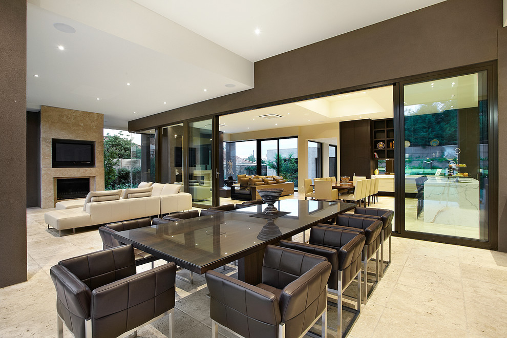 Свежая идея для дизайна: гостиная-столовая в современном стиле с коричневыми стенами - отличное фото интерьера