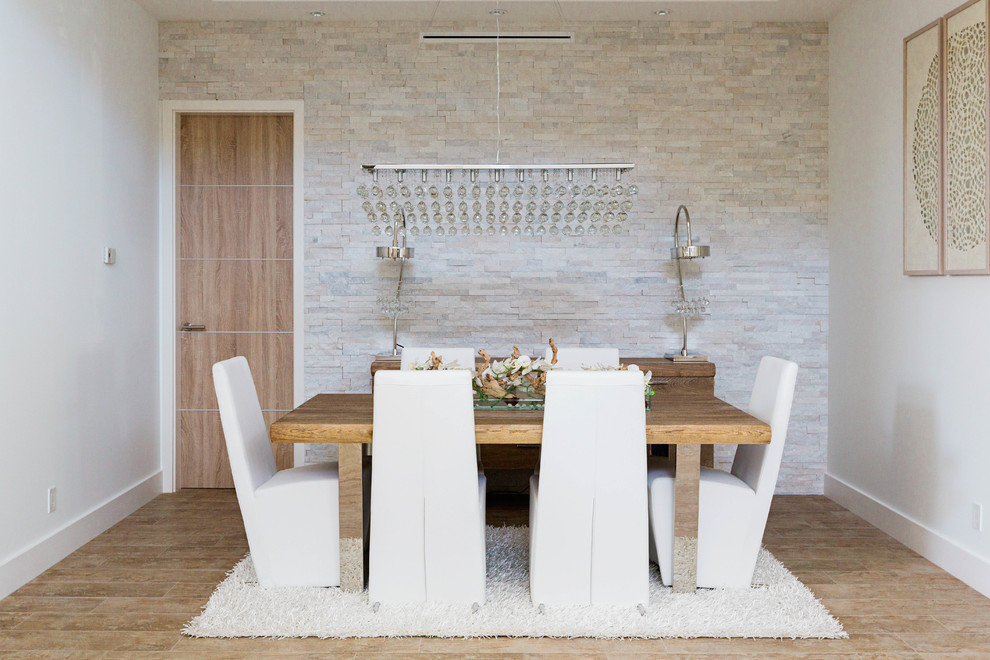 Ispirazione per una sala da pranzo minimal chiusa con pareti bianche