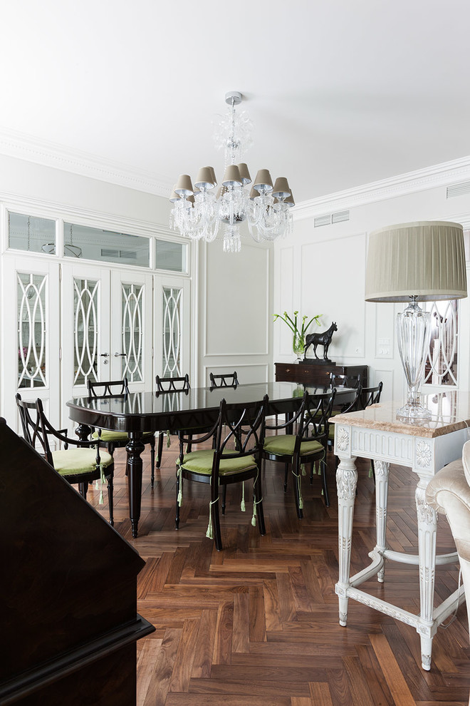 Inspiration for a classic dining room in Moscow.