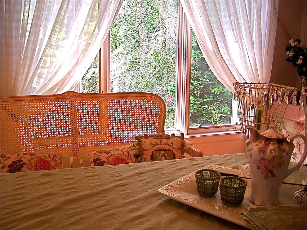 Exemple d'une rideau de salle à manger éclectique.