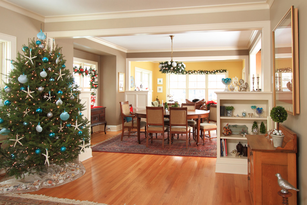 Inspiration for a cottage great room remodel in Minneapolis