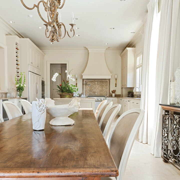 Dining room - traditional dining room idea in New Orleans