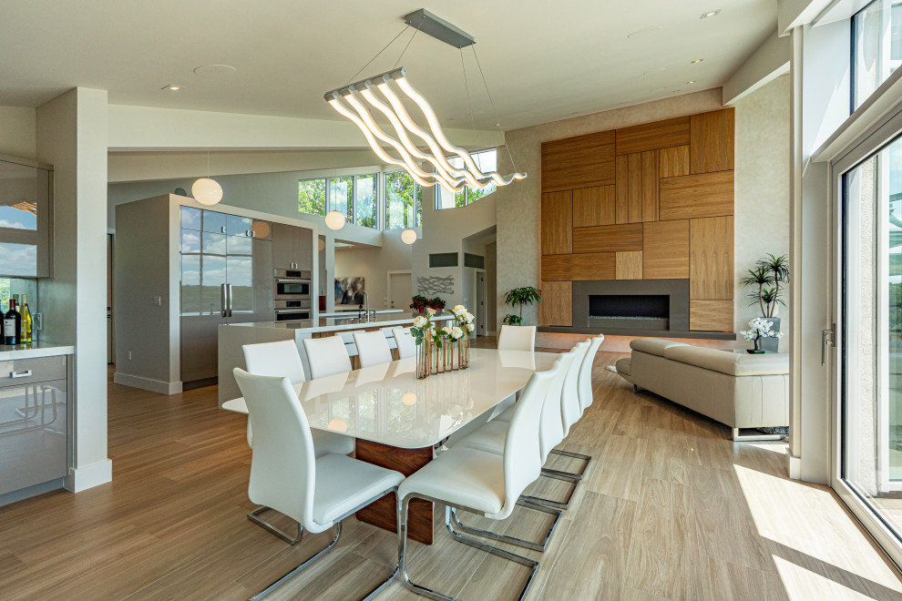 Esempio di una sala da pranzo aperta verso il soggiorno moderna di medie dimensioni con pavimento beige