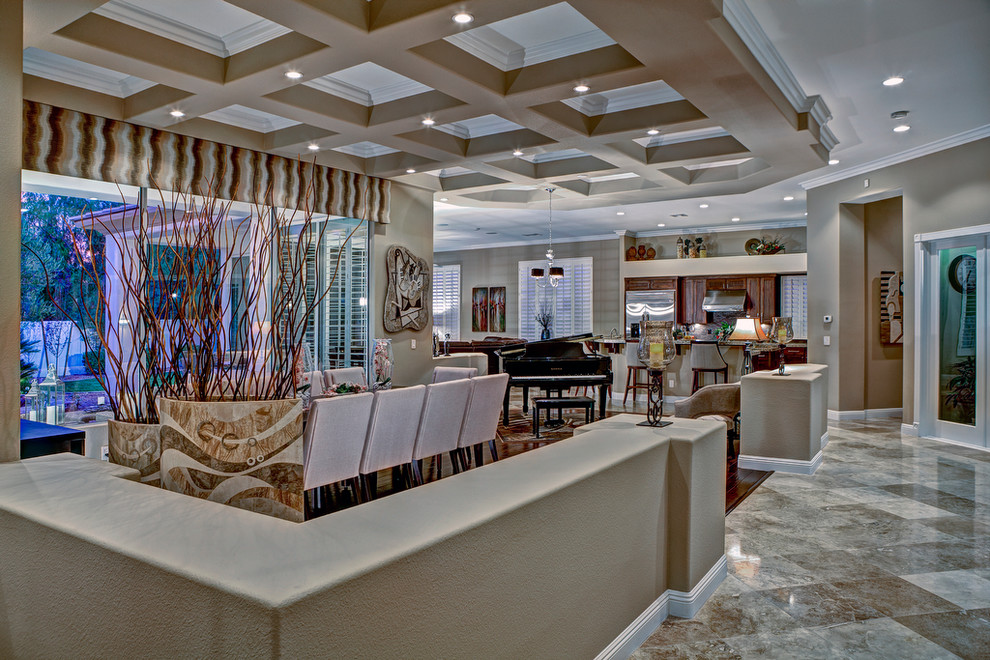 Immagine di una sala da pranzo aperta verso la cucina contemporanea di medie dimensioni con pareti beige e pavimento in gres porcellanato