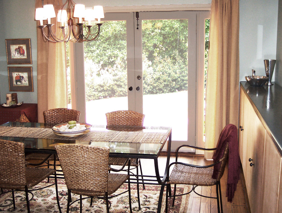 This is an example of a bohemian dining room in Orange County.
