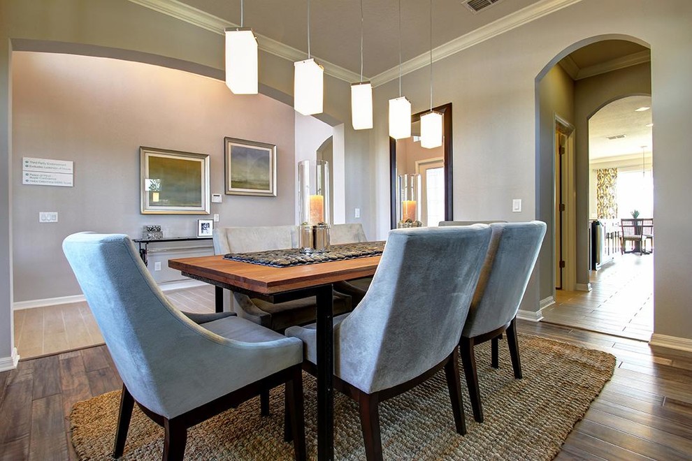 Inspiration for a contemporary dining room in Tampa.