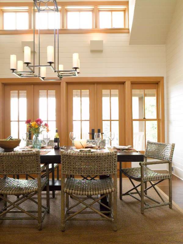 Example of a classic dining room design in Seattle