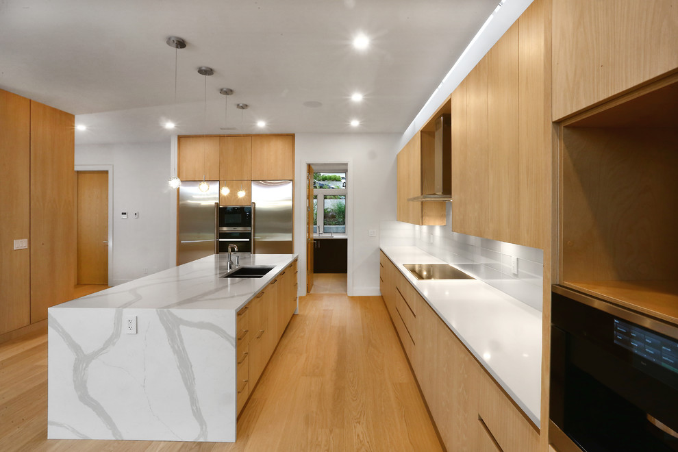 Imagen de cocina comedor contemporánea extra grande con suelo de madera clara y suelo beige