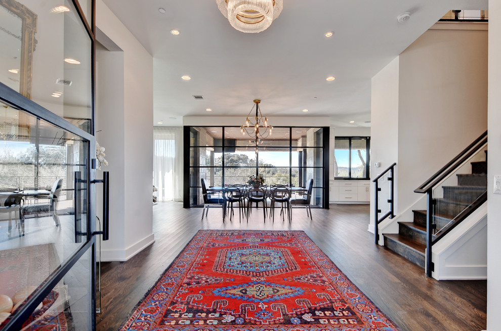 Foto di una sala da pranzo aperta verso il soggiorno design con pavimento in legno massello medio