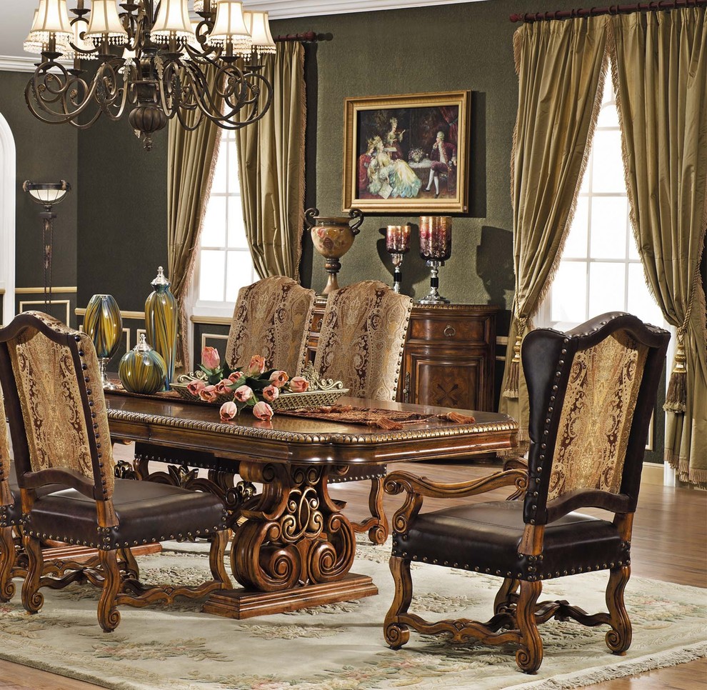 This is an example of a classic dining room in Orange County.