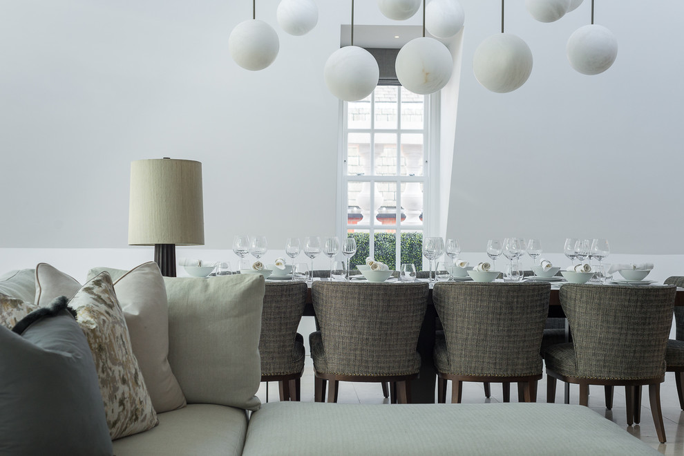 Example of a minimalist dining room design in London