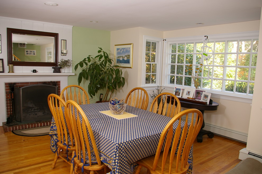 Dining room - traditional dining room idea in Boston