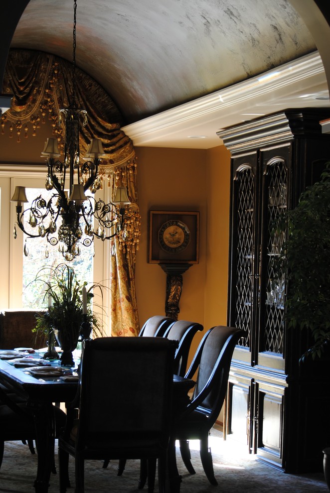 Design ideas for a classic dining room in Charlotte.