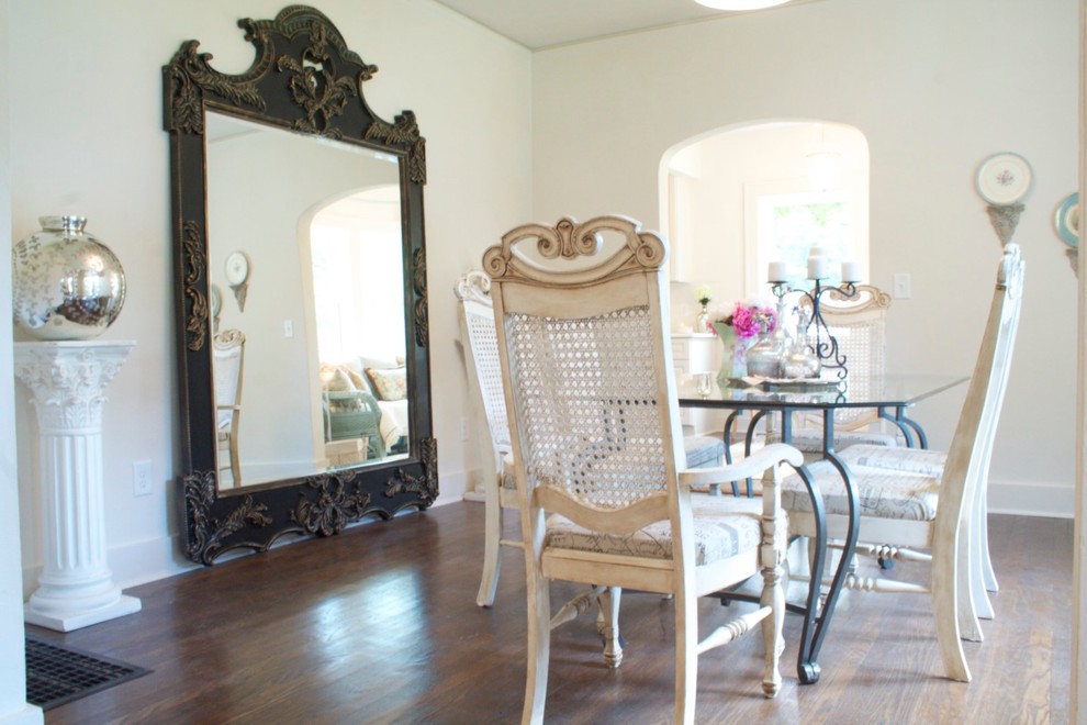 Example of a cottage chic dining room design in Nashville