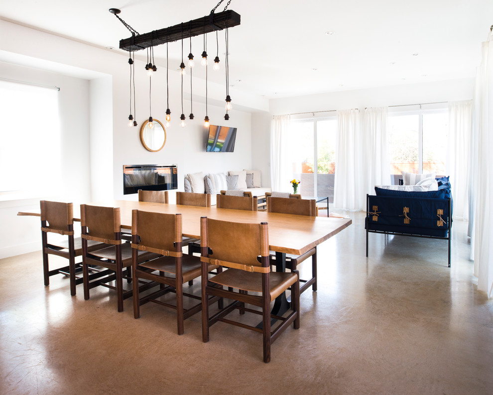 Esempio di una sala da pranzo minimal con pareti bianche, pavimento in cemento e pavimento beige
