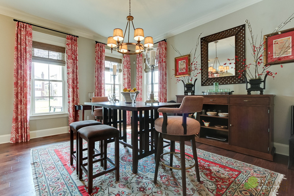 Dining room - traditional dining room idea in Louisville
