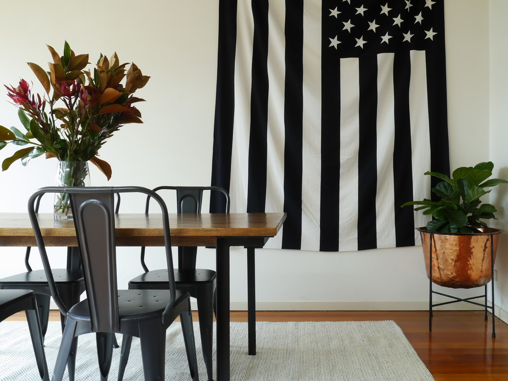 This is an example of a bohemian dining room in Melbourne.