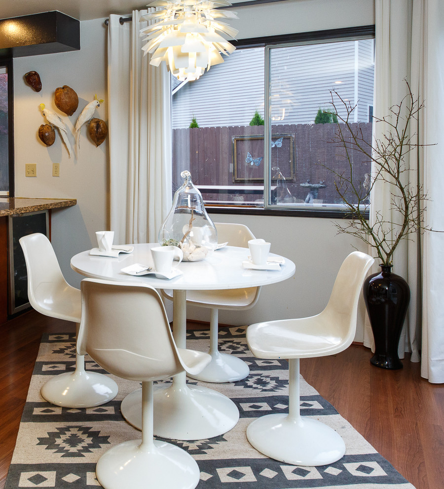 Dining room - mid-century modern dining room idea in Seattle