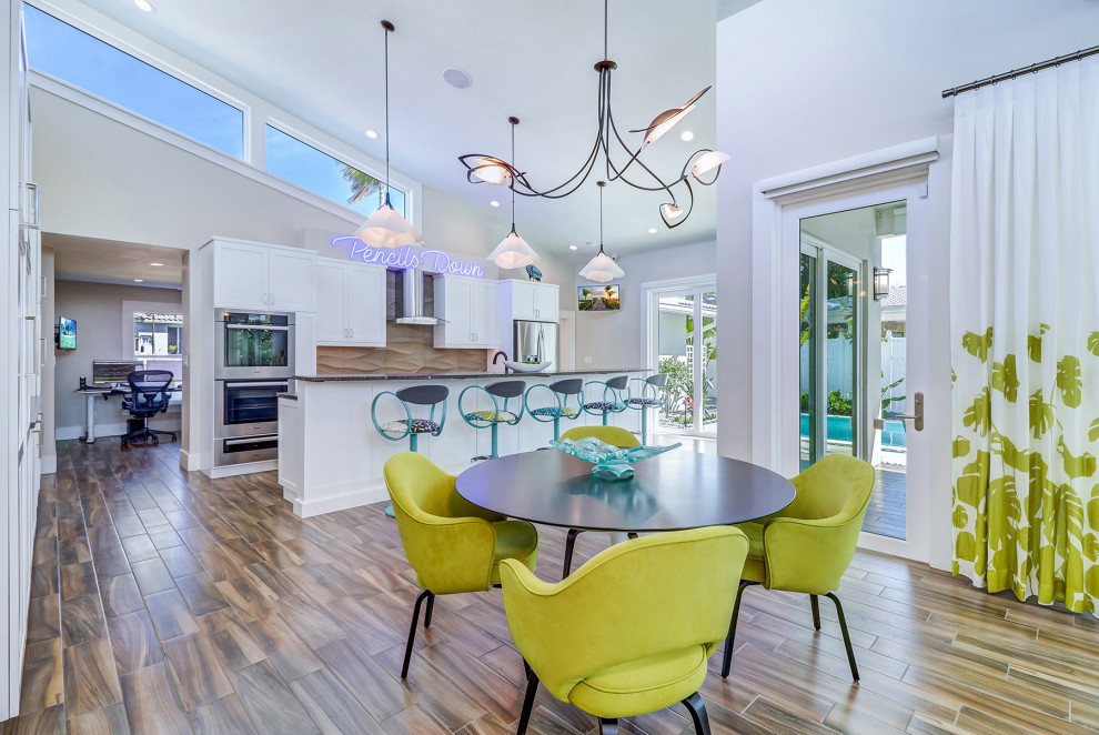 Example of a 1950s dining room design in Tampa