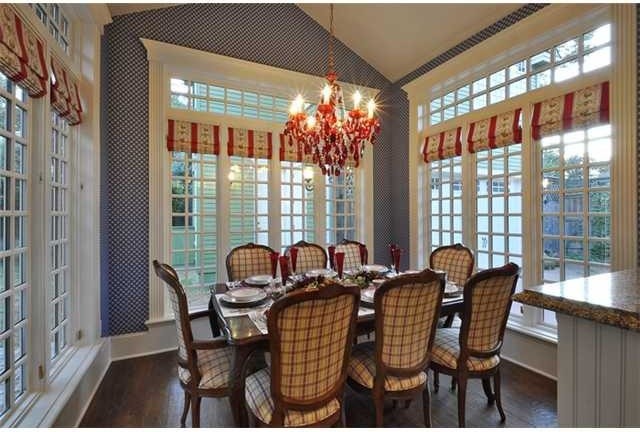 Design ideas for a classic dining room in Austin.