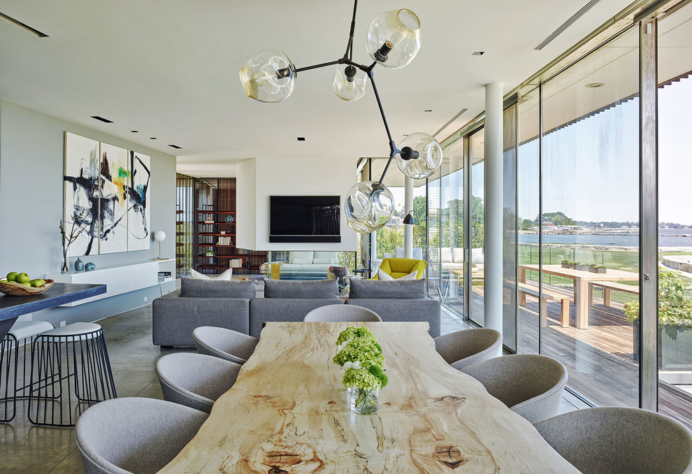 Стильный дизайн: гостиная-столовая среднего размера в современном стиле с серыми стенами - последний тренд