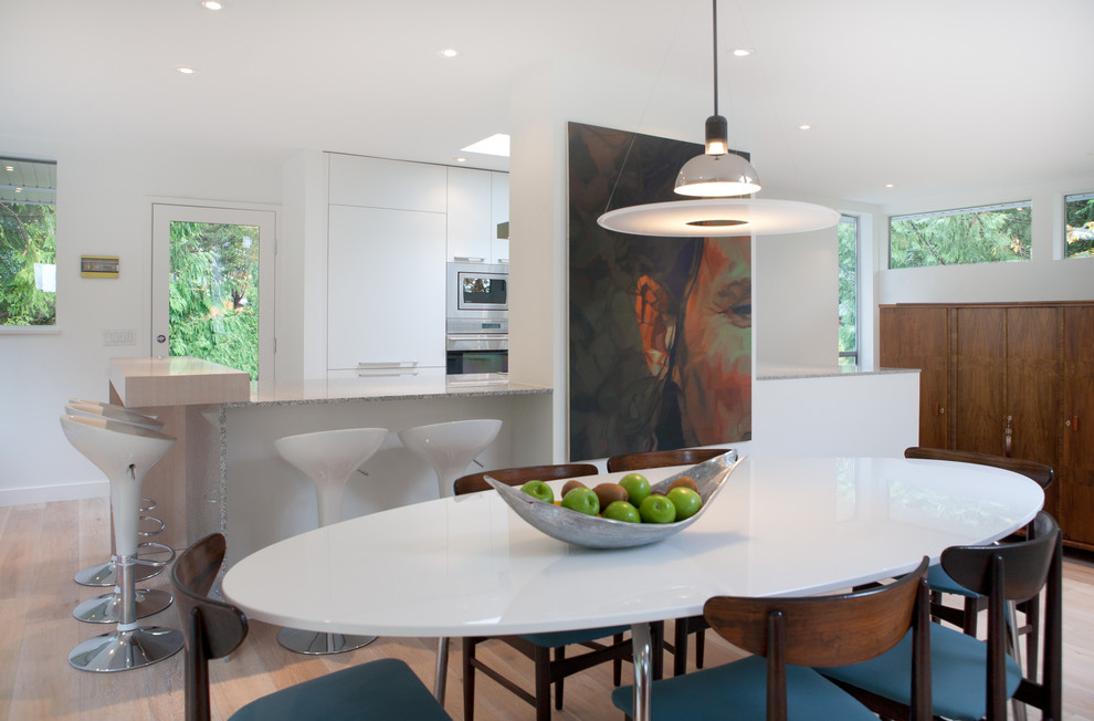 Photo of a modern dining room in Vancouver with white walls.