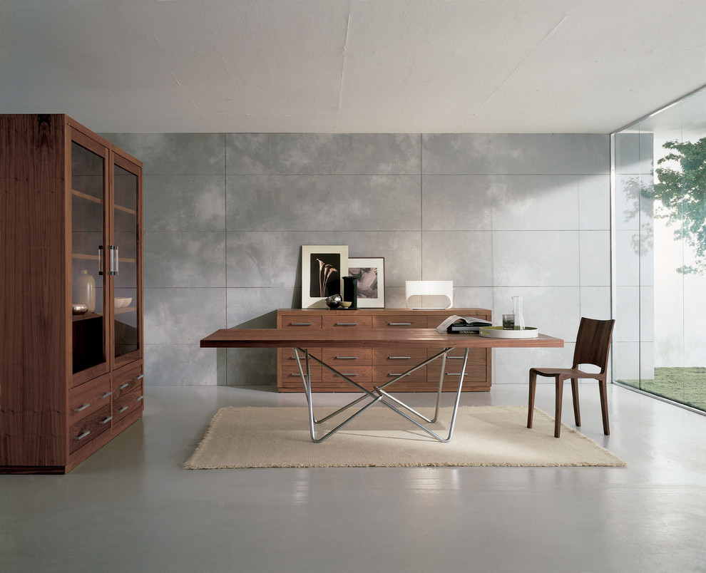 Cette image montre une salle à manger minimaliste avec un mur gris.